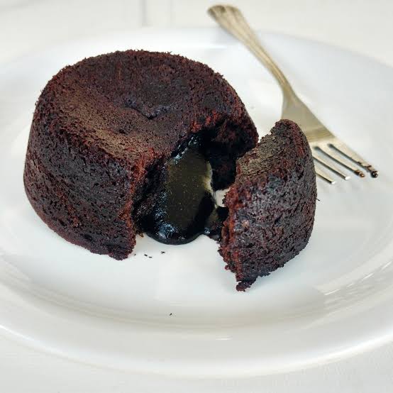 CHOCOLAVA CUP CAKE