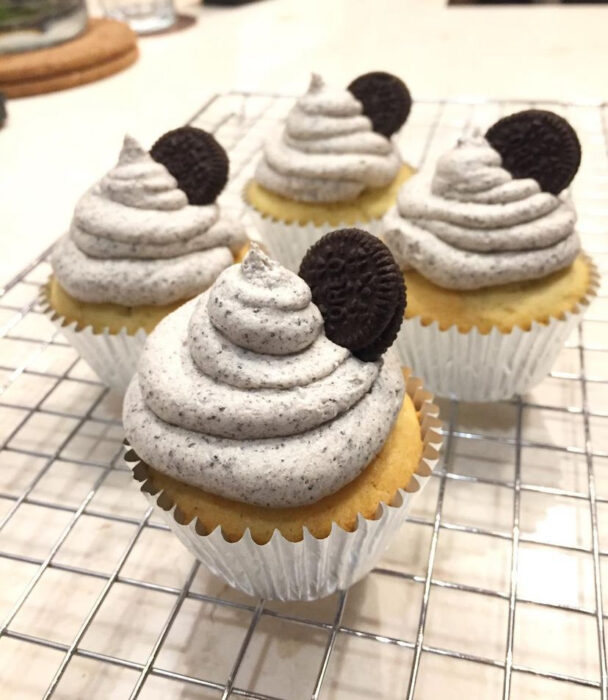 Vanilla Oreo Cupcake Set Of 2