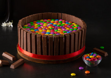 Chocolate kit kat cake