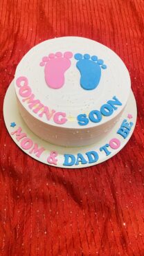 Mom to be/baby shower cake