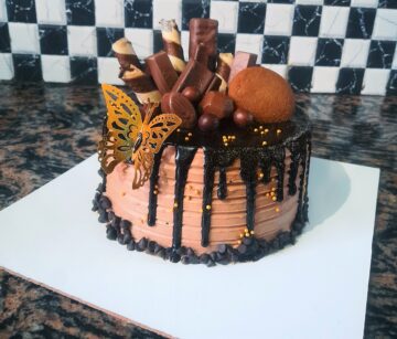 Top loaded chocolate truffle cake frosting with ganache