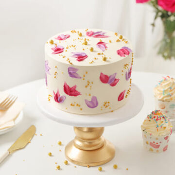 Creamy cake