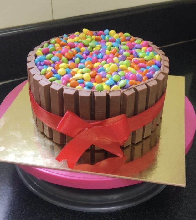 kitkat chocolate cake