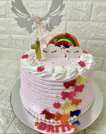Vanilla strawberry cake