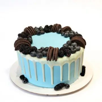 Berry oreo drip cake