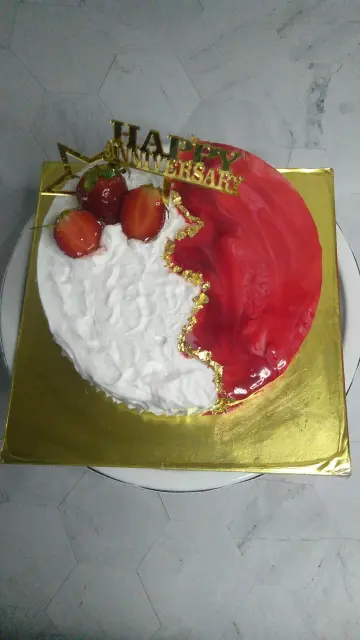 Strawberry cream cake