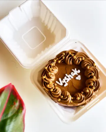 Lunch box cakes