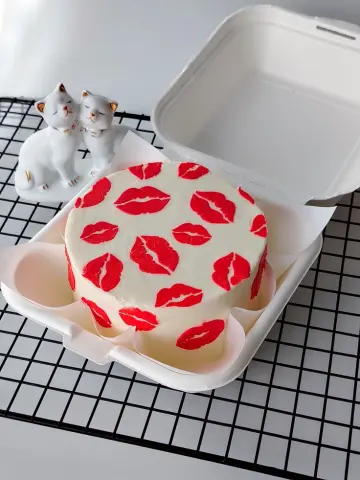 Kisses bento cake